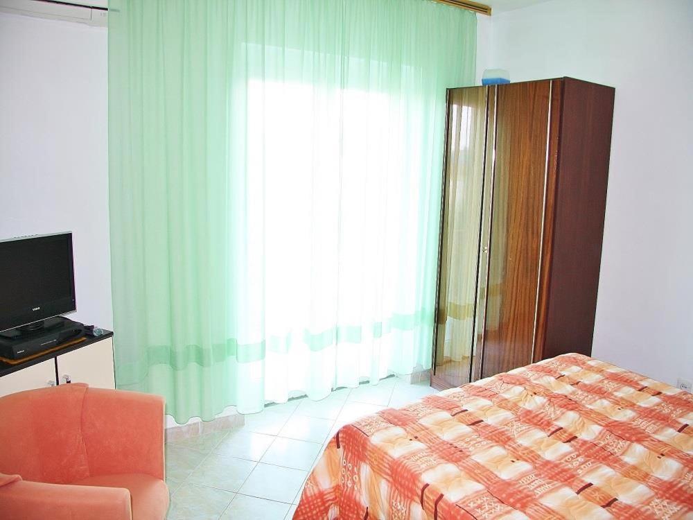 Apartments Lovran Bagian luar foto